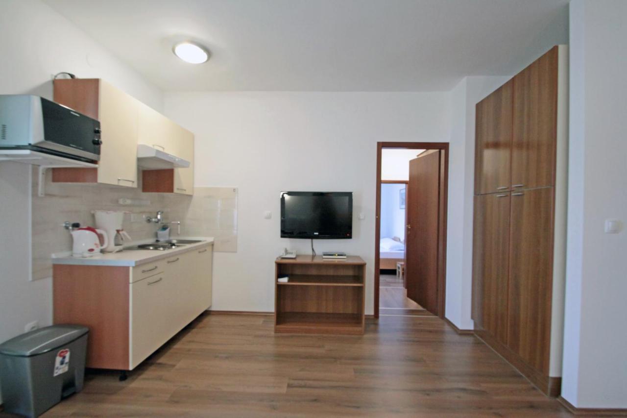 Apartments By The Sea Vinjerac, Zadar - 5811 Exterior foto